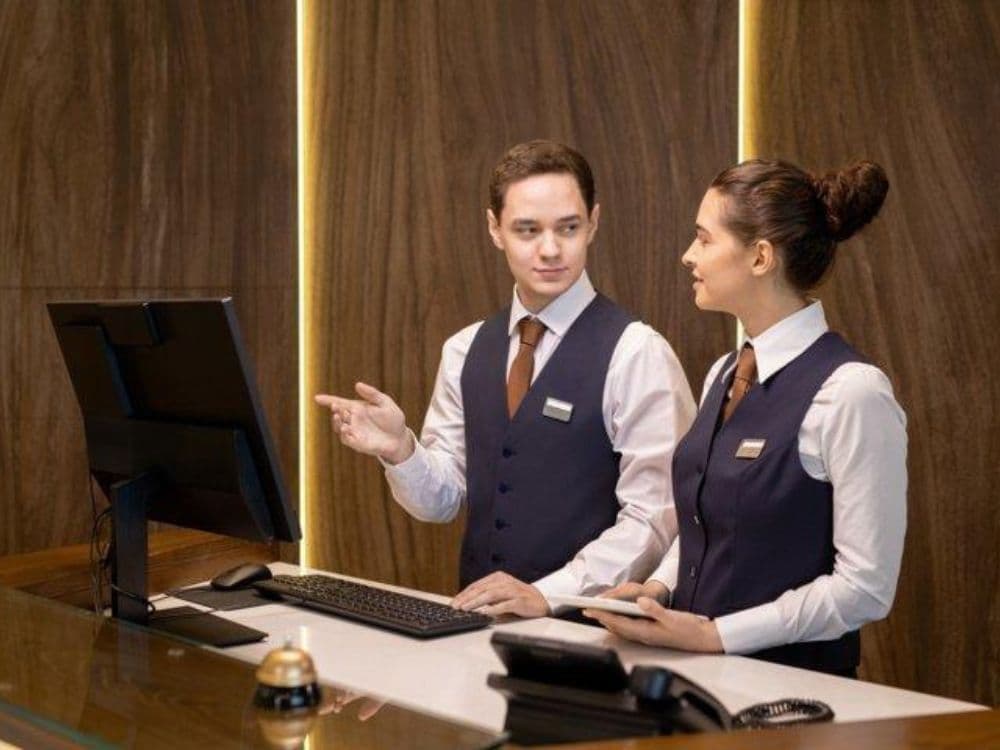 Front Desk & Concierge Uniforms – First Impressions That Last